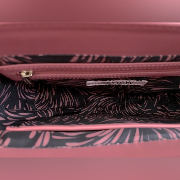 ✨Host Pick✨ Review Dusty Pink Cross Body Bag - Picture 4 of 7